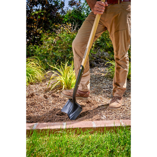 Corona-SS16100 · Round Point Hardwood Shovel, 14 Gauge